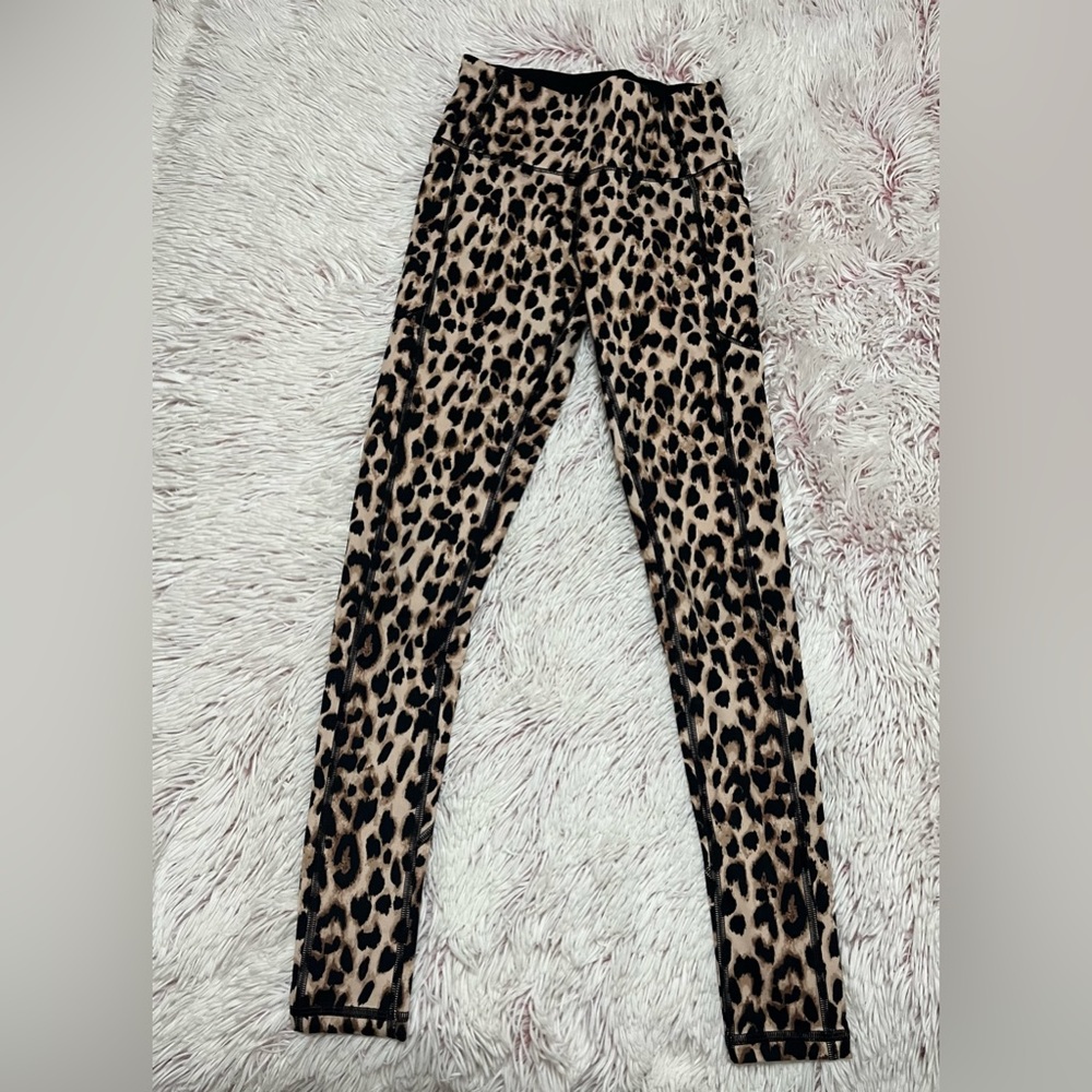 Victoria Secret Cheetah print Leggings with phone pocket